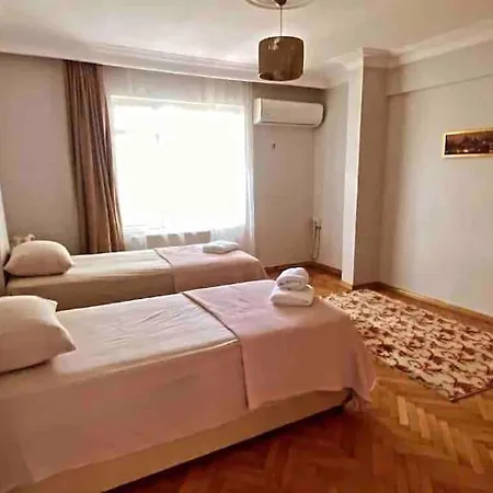Bogaz Ve Koeprue Manzarali, Bahceli Muestakil Ev *