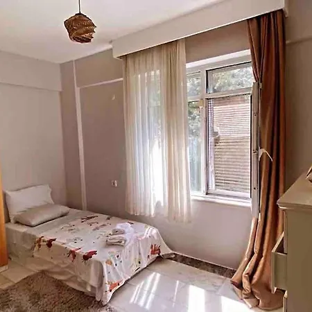 Bogaz Ve Koeprue Manzarali, Bahceli Muestakil Ev *